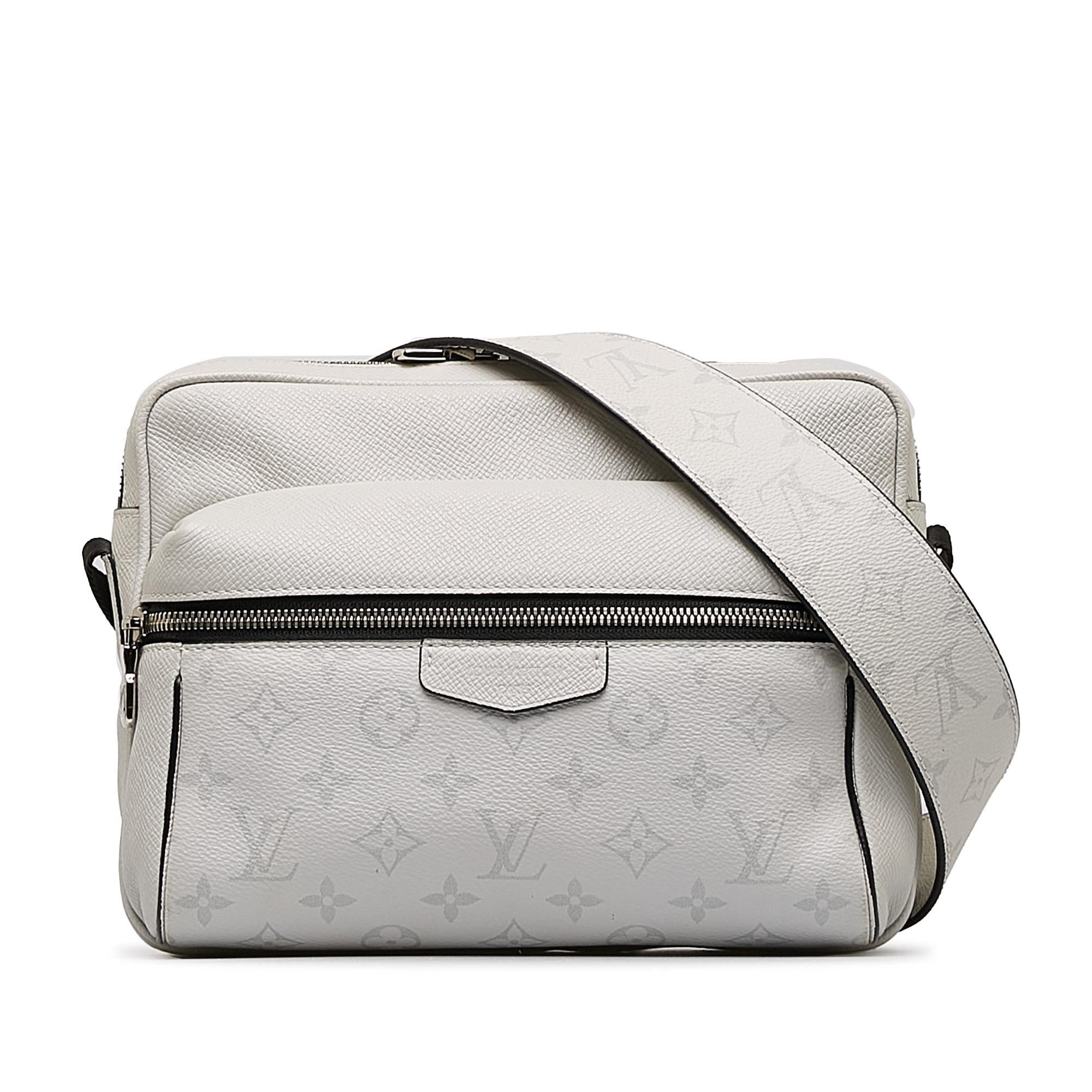 Louis Vuitton Monogram Taigarama Outdoor Messenger (SHG-pAvXZ9)
