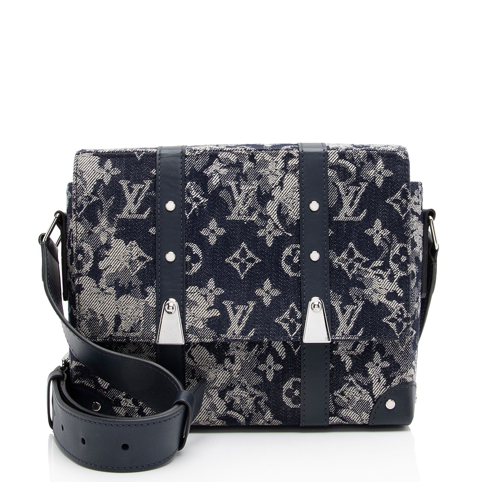 Louis Vuitton Monogram Tapestry Canvas Trunk Messenger (SHF-HsMpfK)