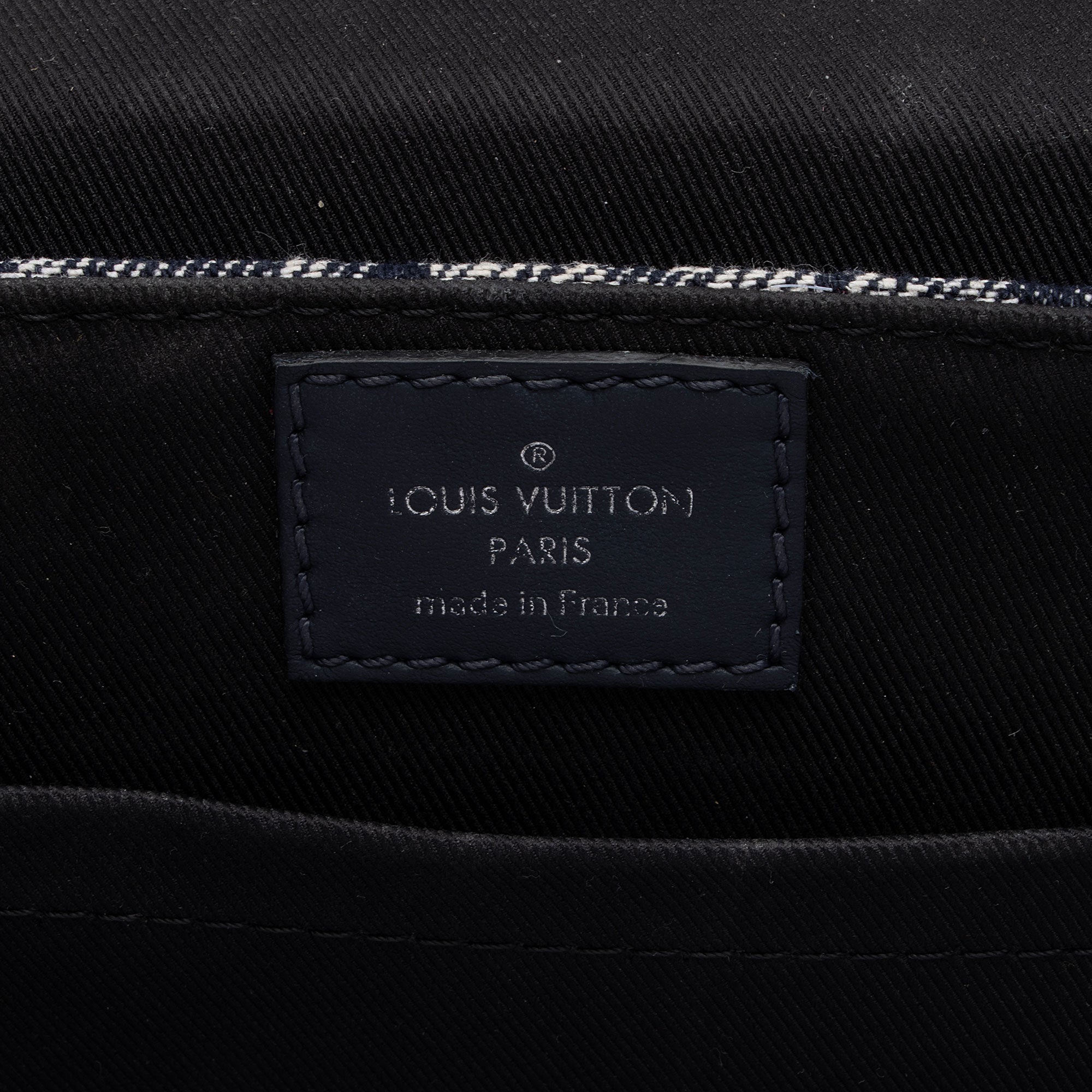 Louis Vuitton Monogram Tapestry Canvas Trunk Messenger (SHF-HsMpfK)