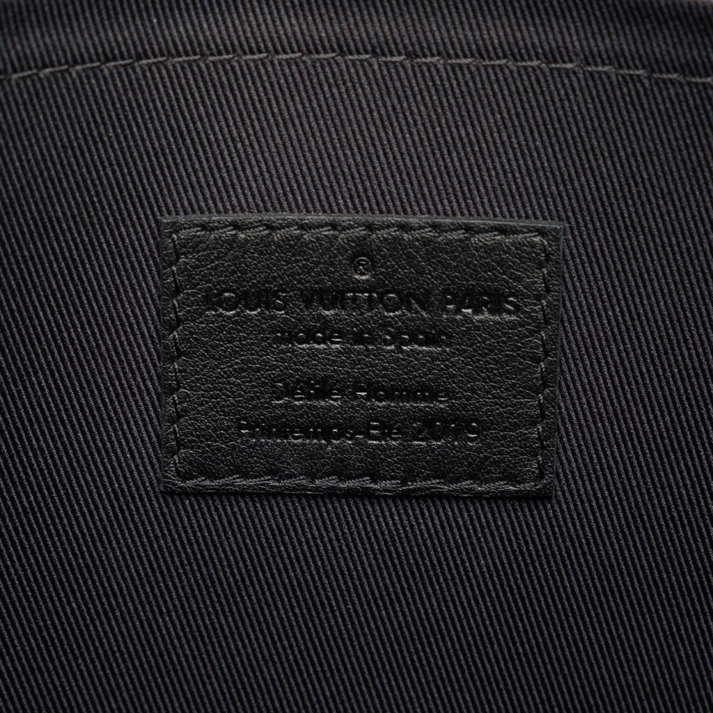 Louis Vuitton Monogram Taurillon A4 Pouch (SHG-oDZOYH)