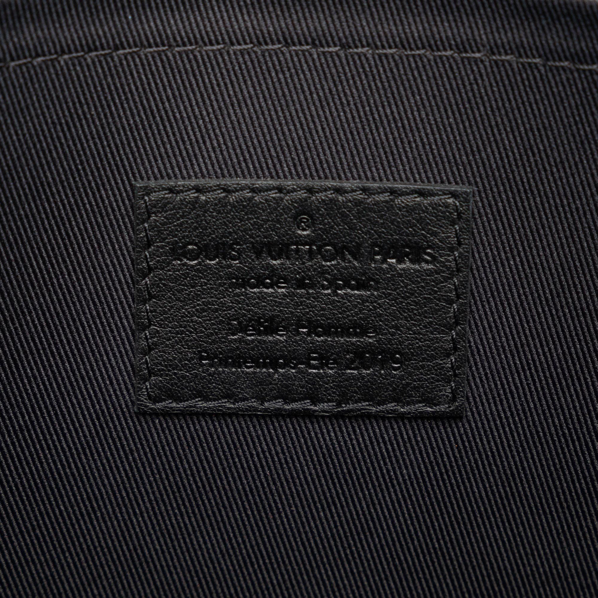 Louis Vuitton Monogram Taurillon A4 Pouch (SHG-oDZOYH)