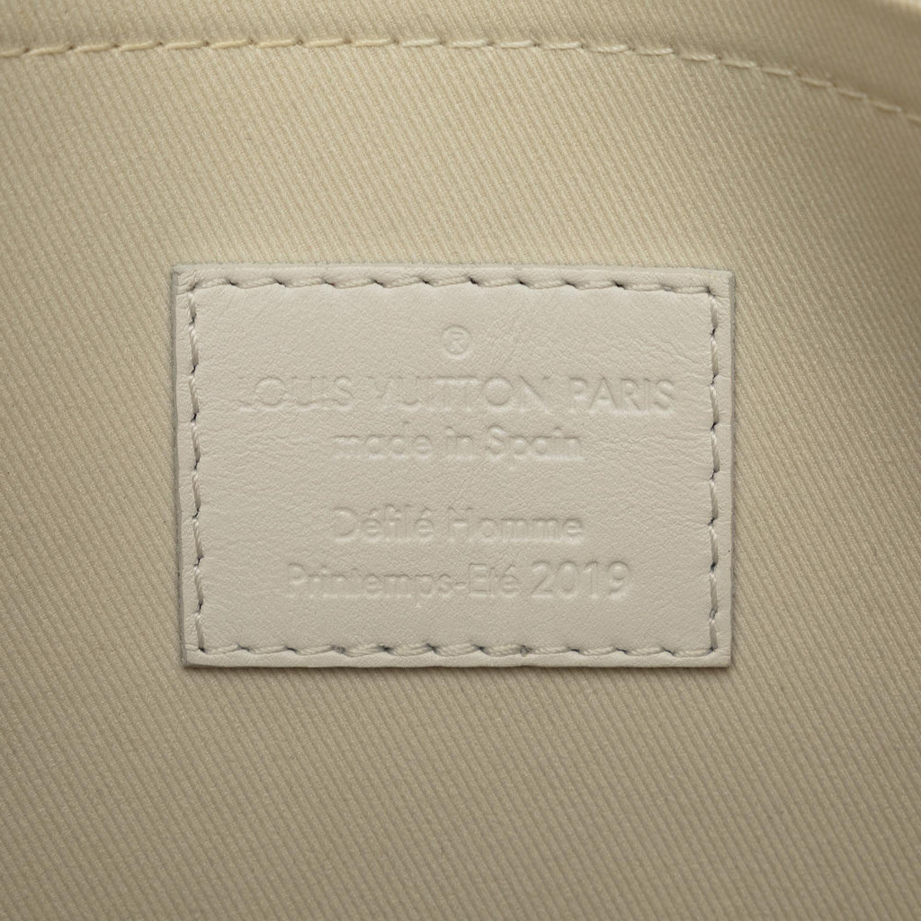 Louis Vuitton Monogram Taurillon A4 Pouch (SHG-6QVsvL)