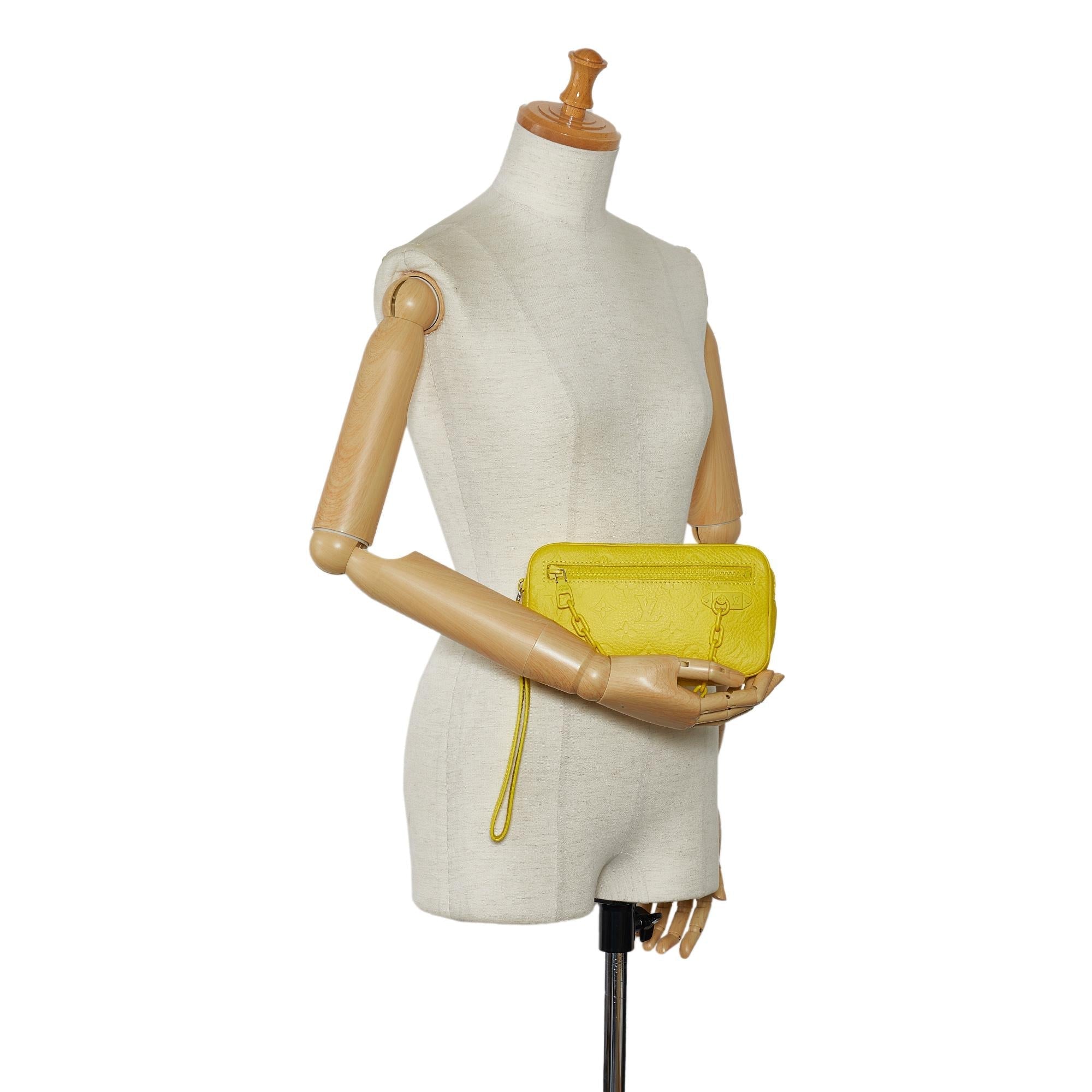 Louis Vuitton Monogram Taurillon Pochette Volga (SHG-DmHJHb)