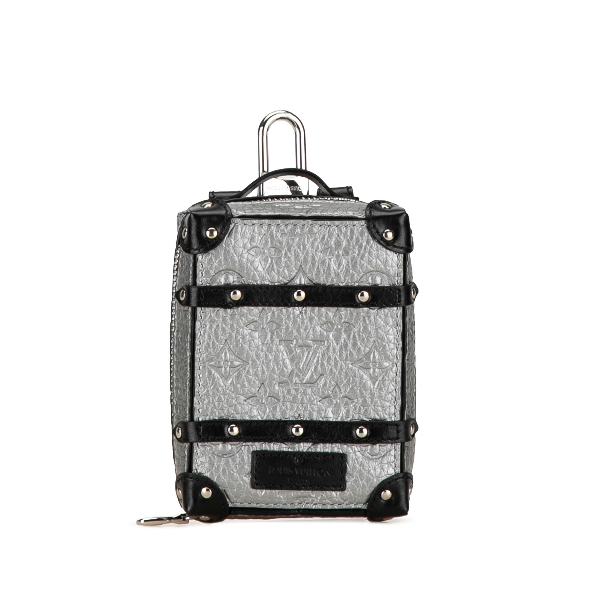 Louis Vuitton Monogram Taurillon Soft Trunk Bag Charm and Key Holder (SHG-ol7qdW)