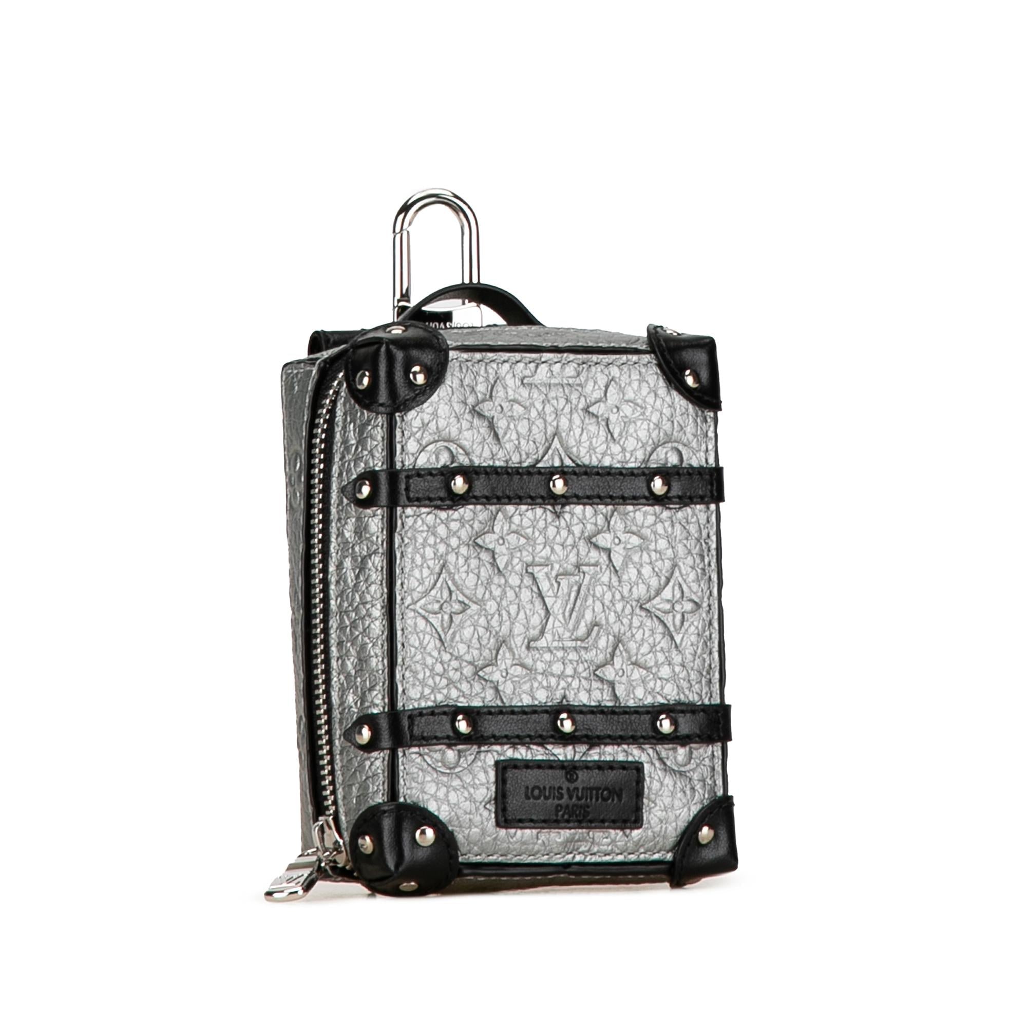 Louis Vuitton Monogram Taurillon Soft Trunk Bag Charm and Key Holder (SHG-ol7qdW)