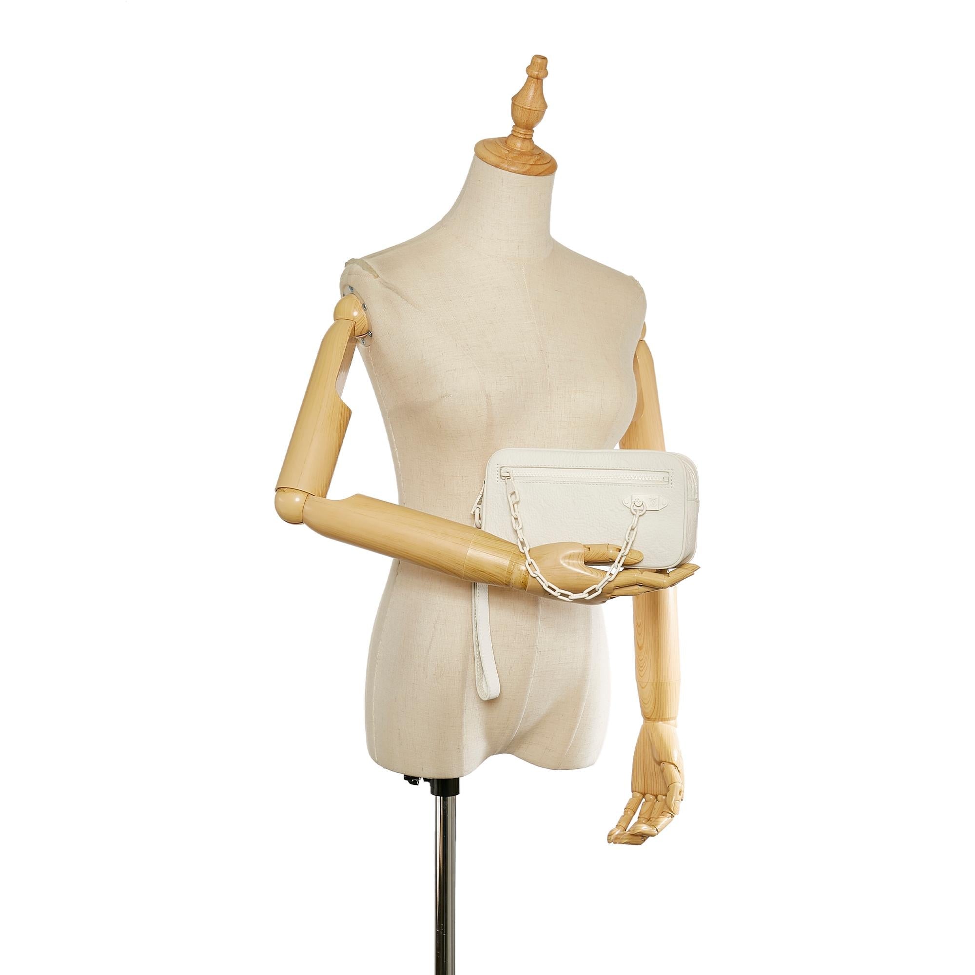 Louis Vuitton Monogram Taurillon Volga Pochette (SHG-37389)