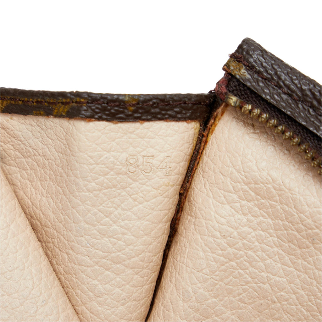 Louis Vuitton Monogram Toiletry Pouch (SHG-aXafPH)