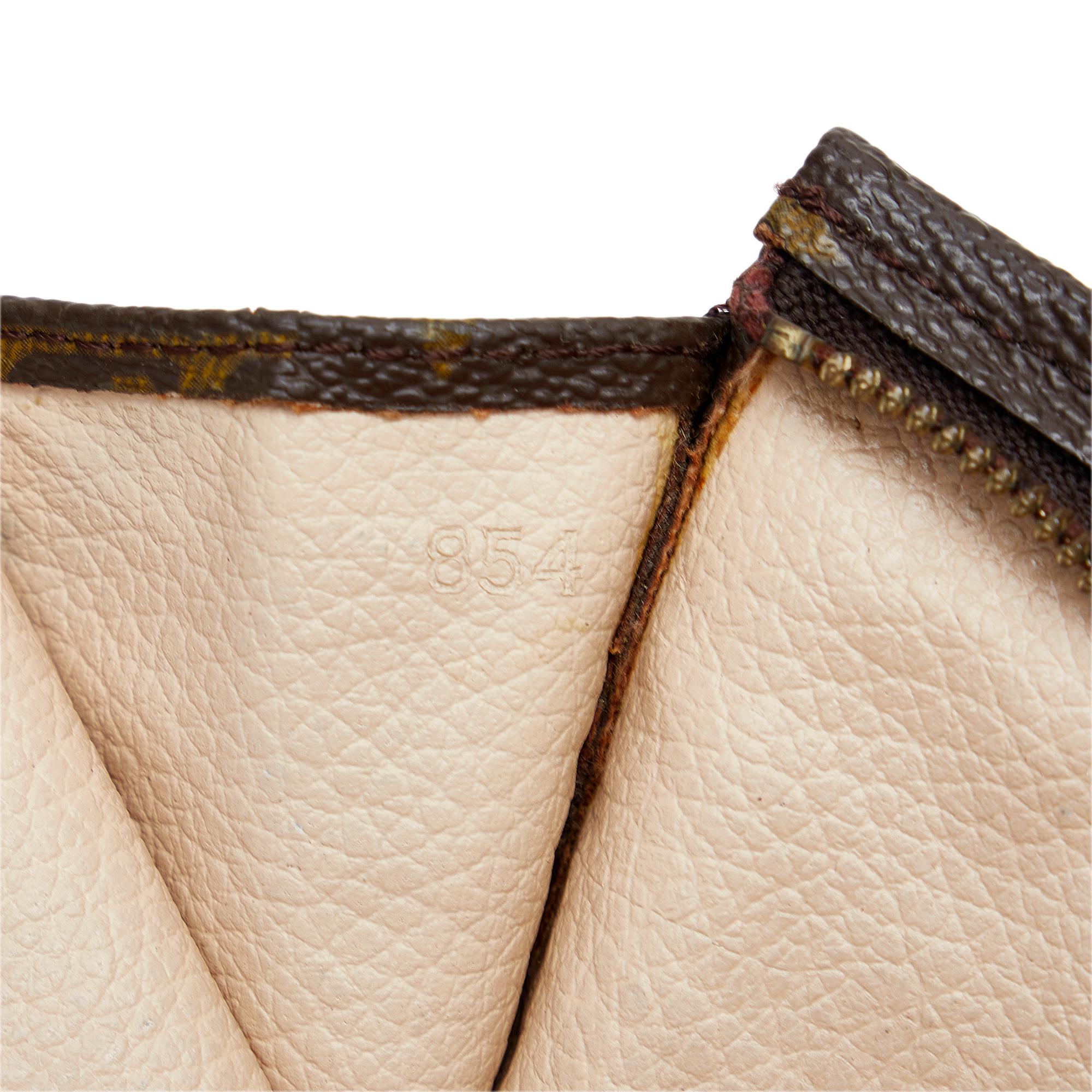 Louis Vuitton Monogram Toiletry Pouch (SHG-aXafPH)