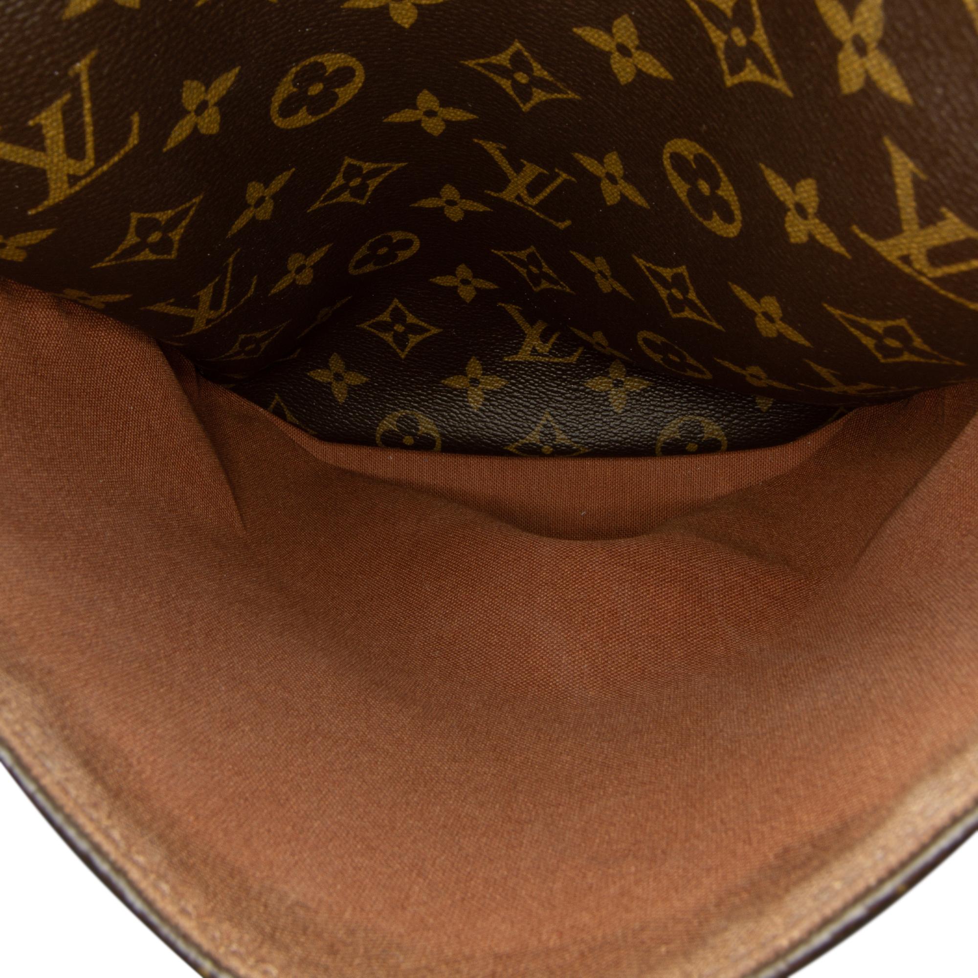 Louis Vuitton Monogram Totally MM (SHG-zxaCMQ)