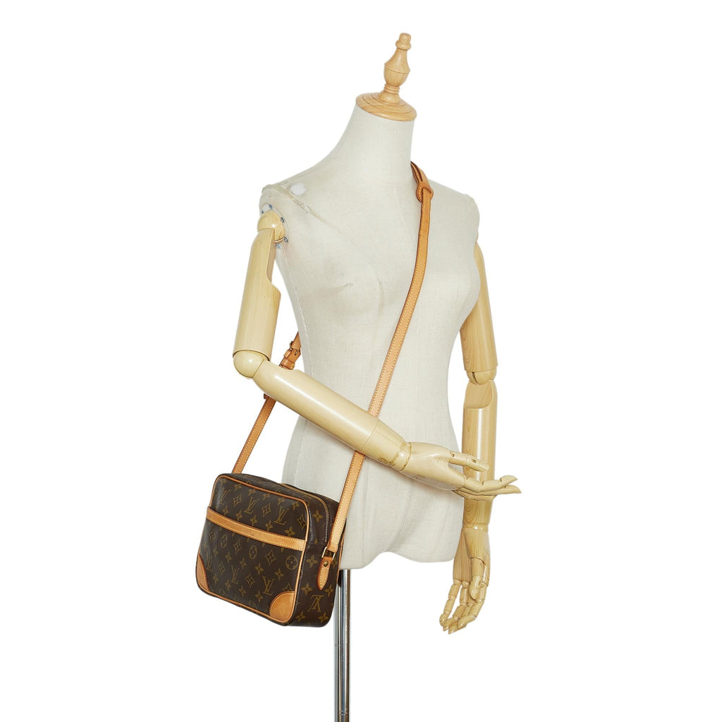 Louis Vuitton Monogram Trocadero 27 (SHG-OuylxN)