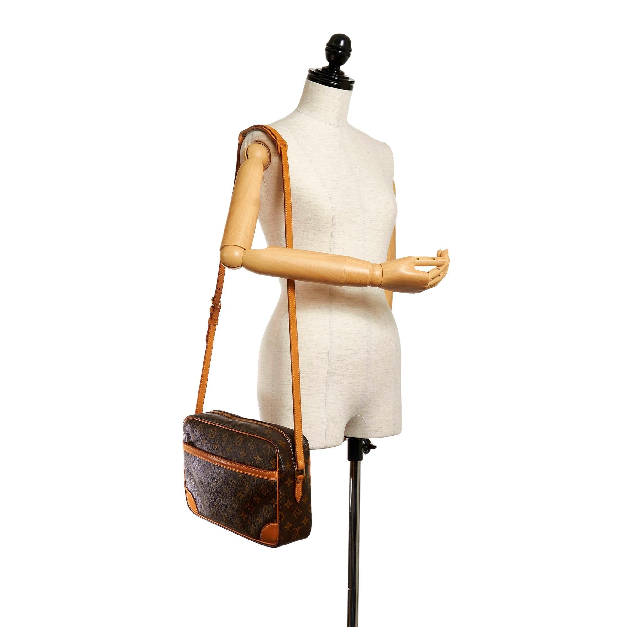 Louis Vuitton Monogram Trocadero 30 (SHG-28783)