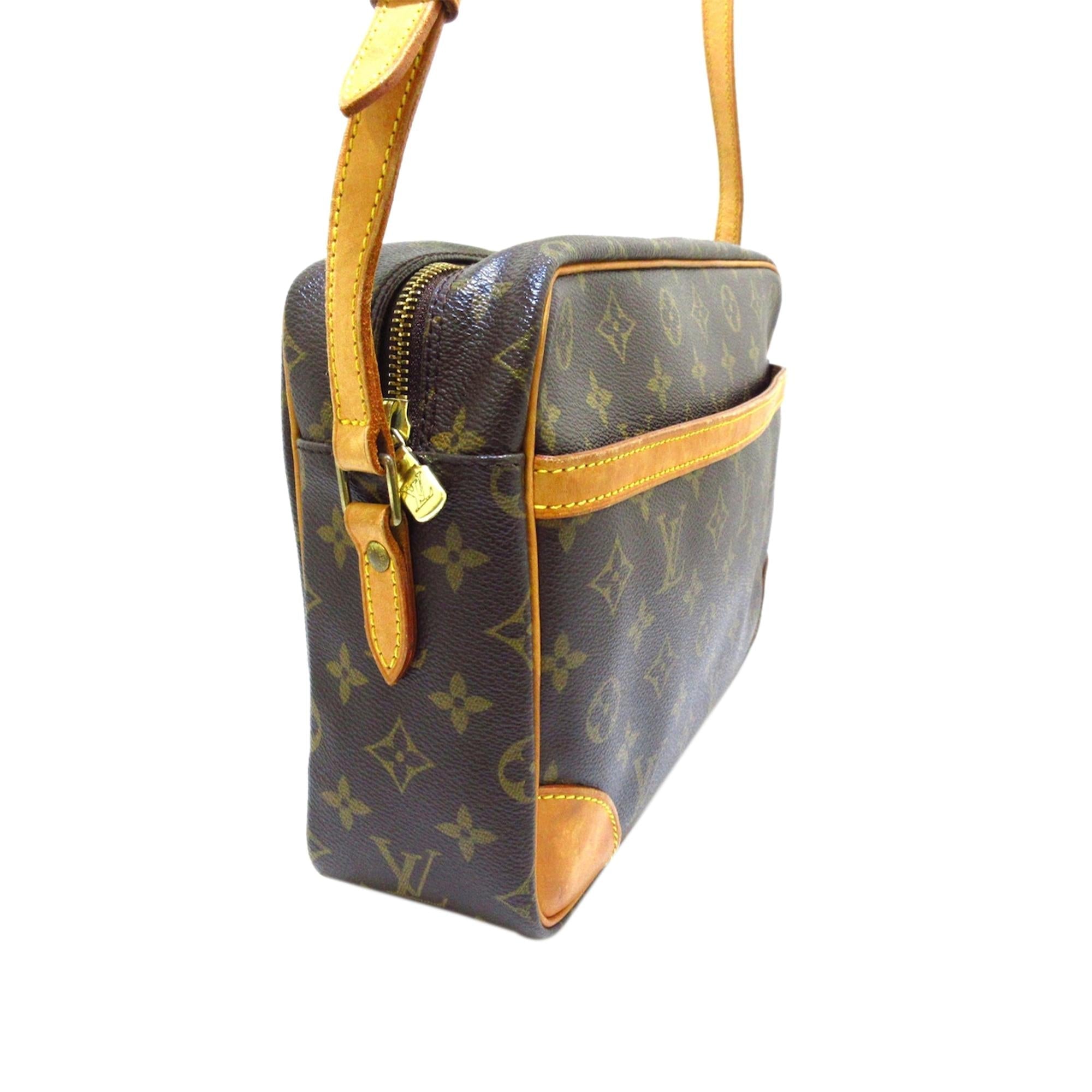 Louis Vuitton Monogram Trocadero 30 (SHG-31794)