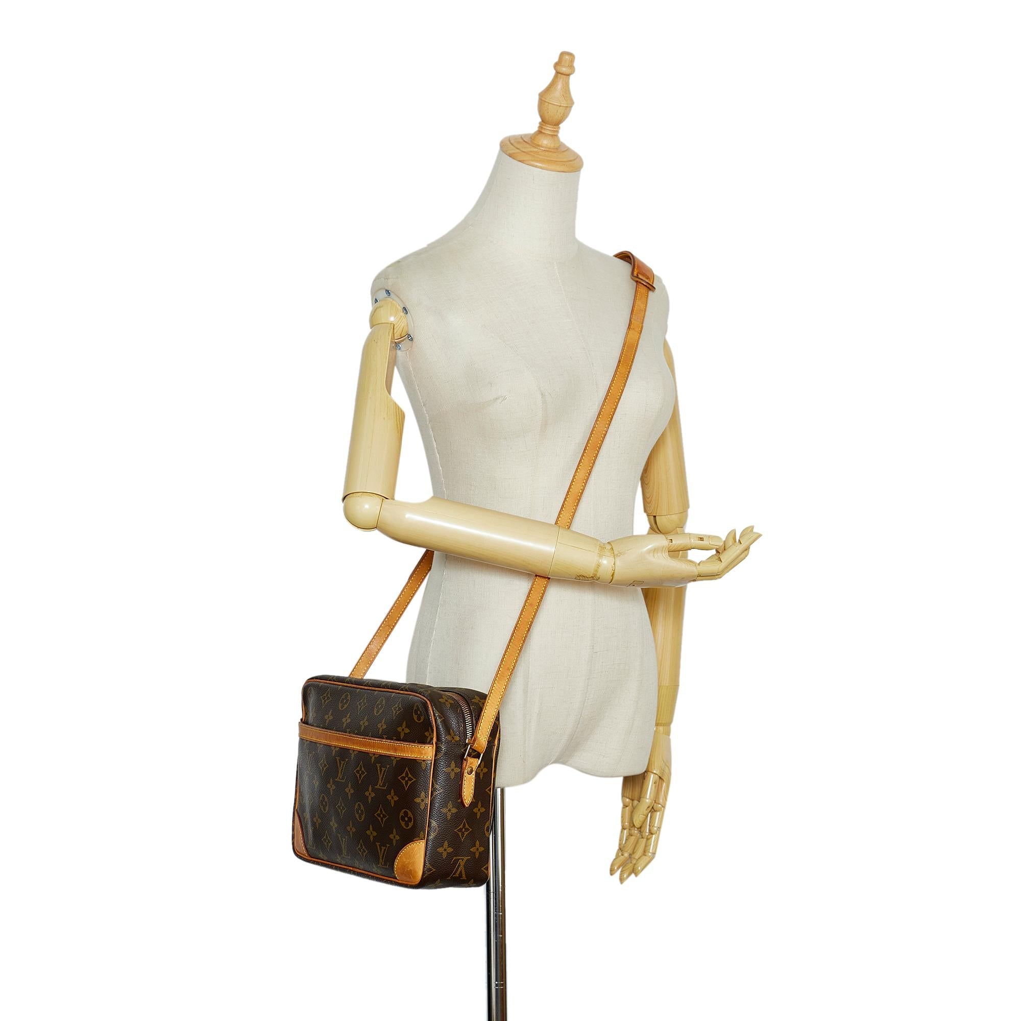 Louis Vuitton Monogram Trocadero 30 (SHG-N5X511)