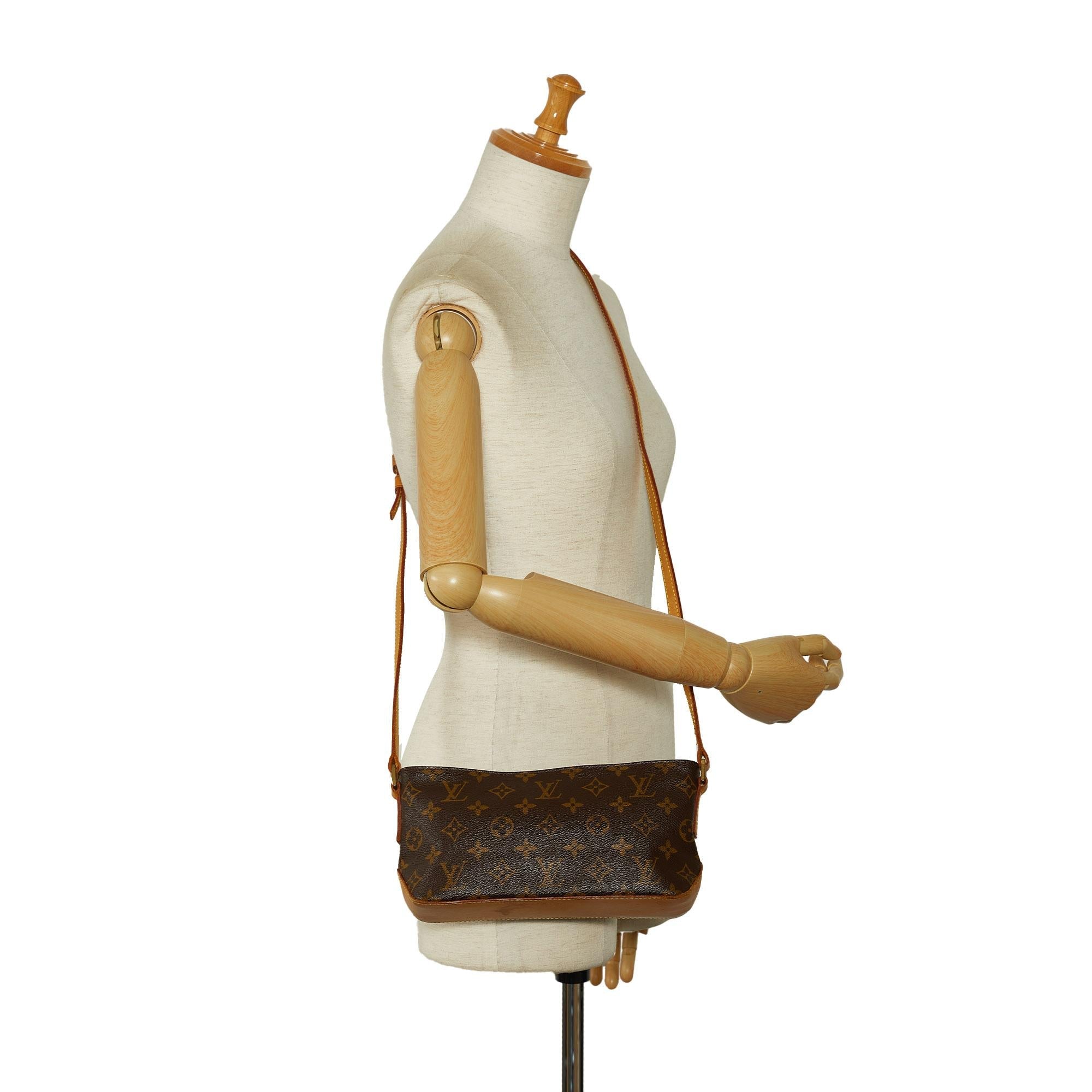 Louis Vuitton Monogram Trotteur (SHG-fngn6l)