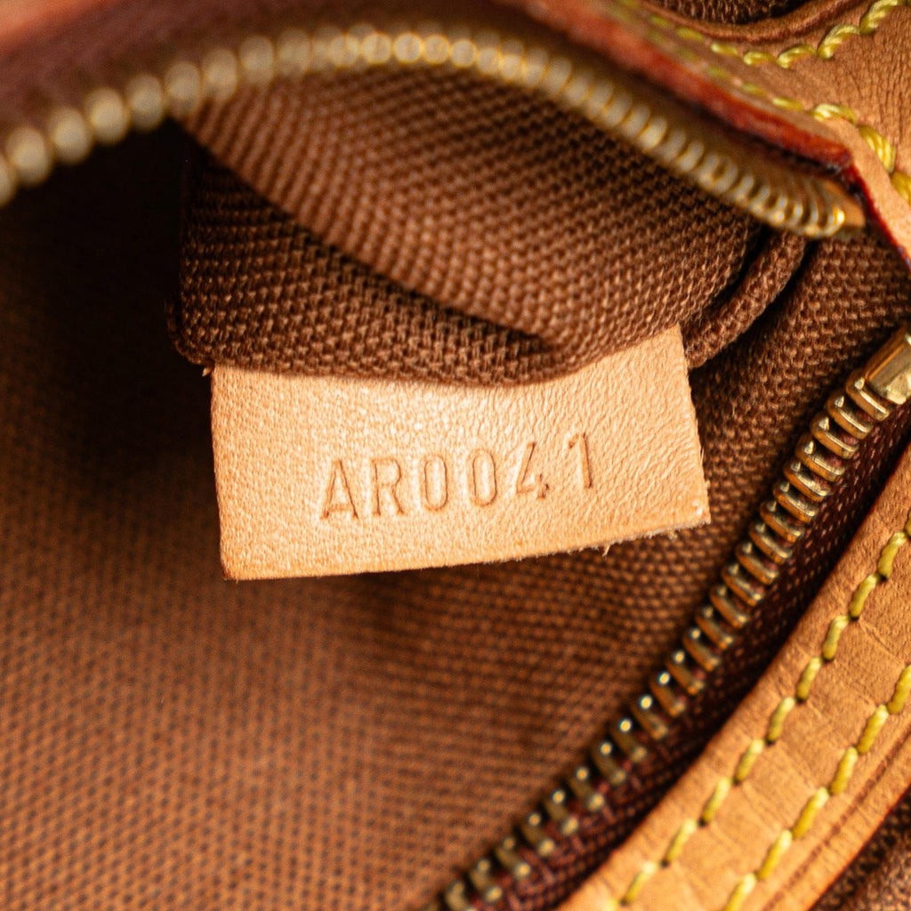 Louis Vuitton Monogram Trotteur (SHG-yNNpBm)
