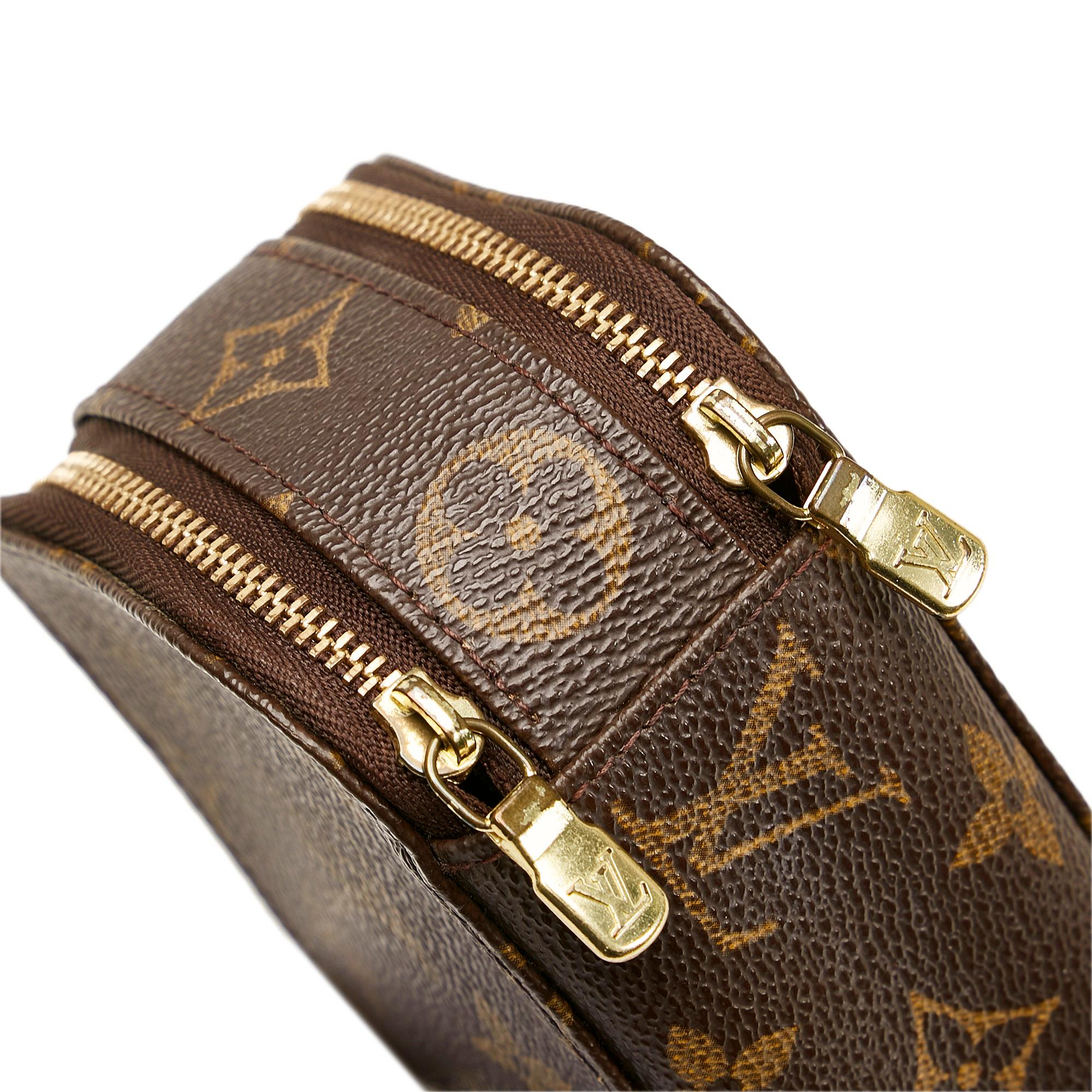 Louis Vuitton Monogram Trousse Blush PM (SHG-JFaEuI)