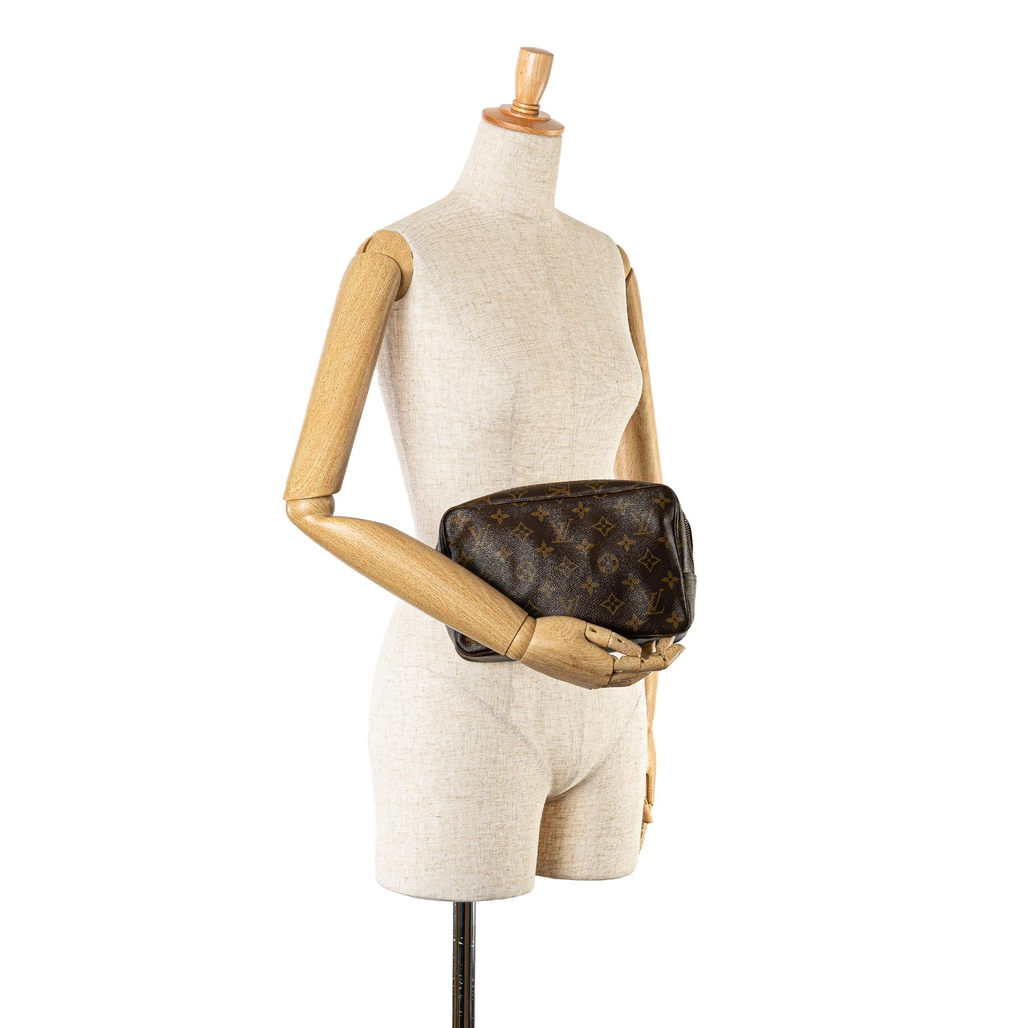 Louis Vuitton Monogram Trousse Toilette 23 (SHG-Hv3hoU)