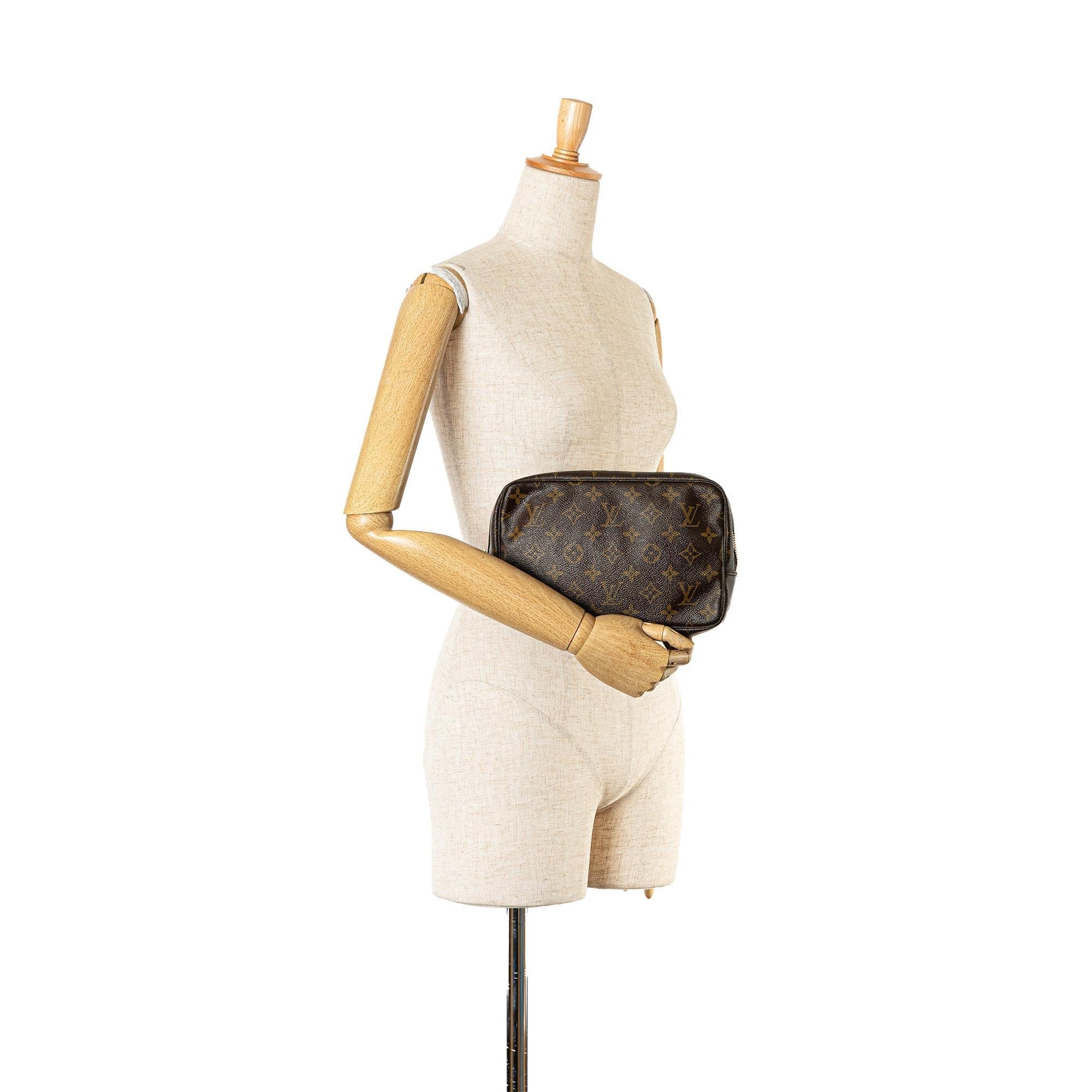 Louis Vuitton Monogram Trousse Toilette 23 (SHG-SLOYQX)