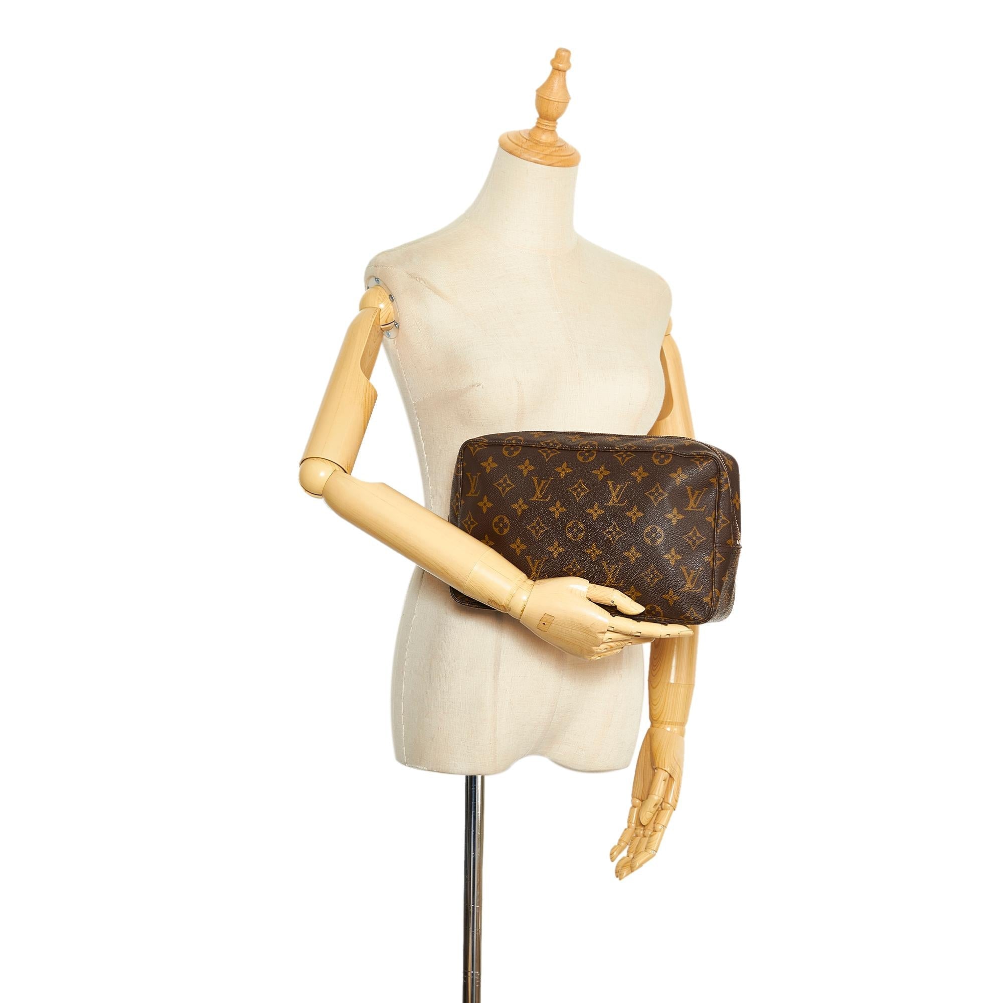 Louis Vuitton Monogram Trousse Toilette 28 (SHG-zjVaOd)