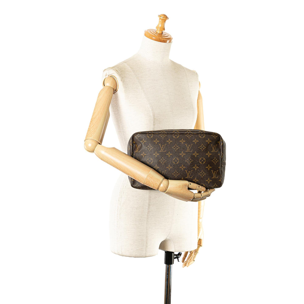Louis Vuitton Monogram Trousse Toilette 28 (SHG-mX4ZBZ)