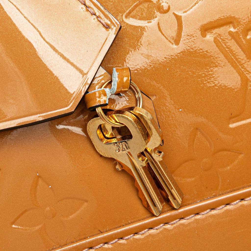 Louis Vuitton Monogram Vernis Alma BB (SHG-tGf0Fd)