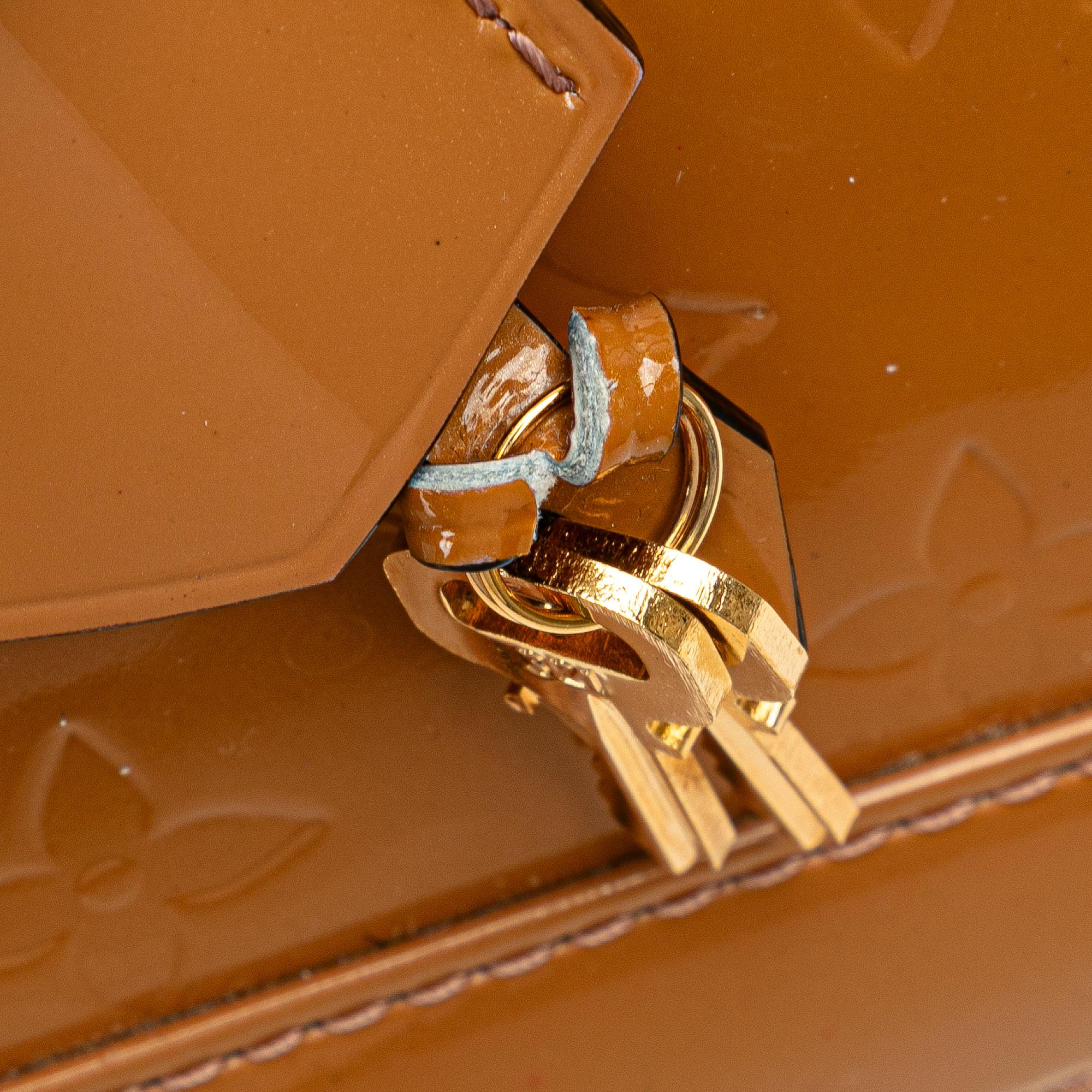 Louis Vuitton Monogram Vernis Alma BB (SHG-tGf0Fd)