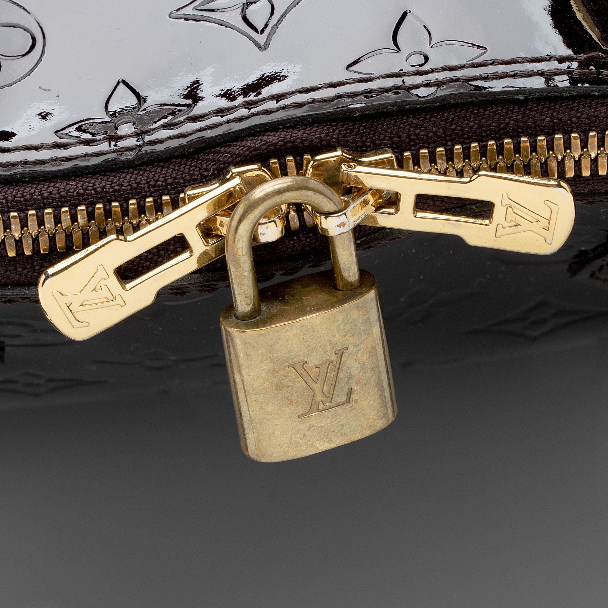 Louis Vuitton Monogram Vernis Alma GM Satchel (SHF-NbLRlp)