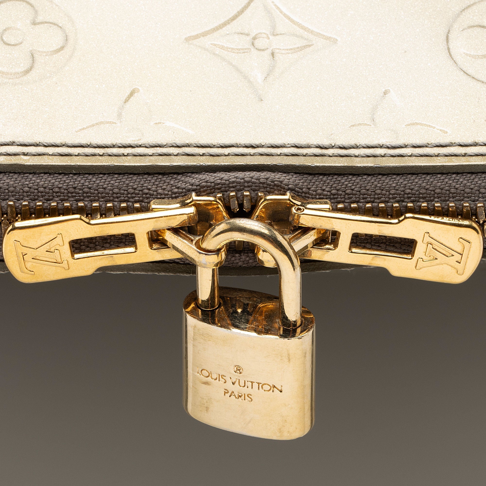 Louis Vuitton Monogram Vernis Alma GM Satchel (SHF-223b8Z)