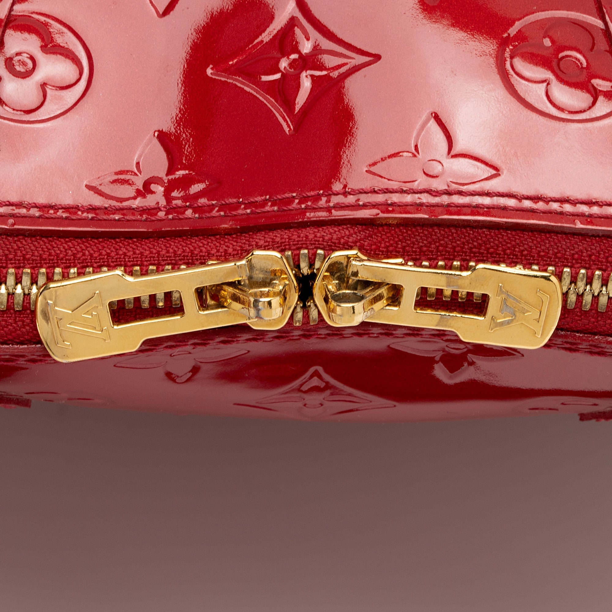 Louis Vuitton Monogram Vernis Alma GM Satchel (SHF-XIA8xV)