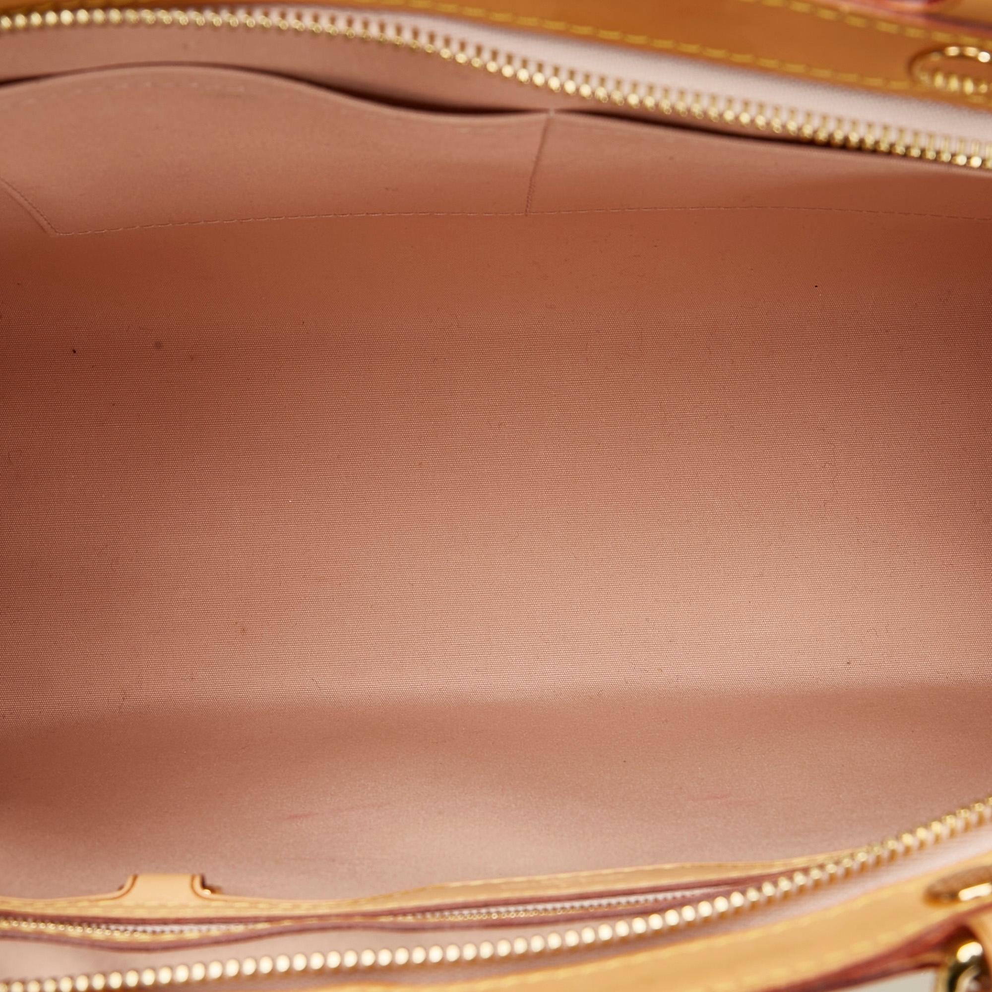 Louis Vuitton Monogram Vernis Brea MM (SHG-EXk7Yz)