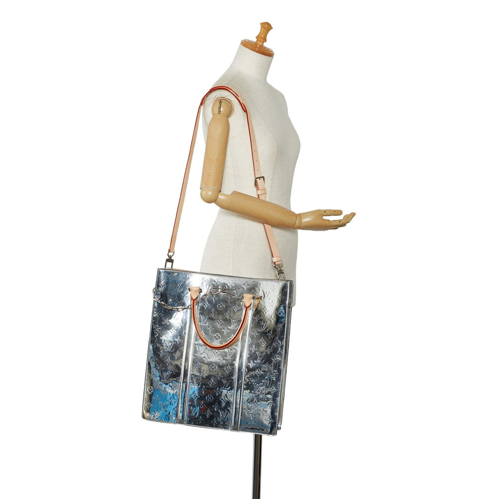 Louis Vuitton Monogram Vernis Mirror Sac Plat (SHG-q01Saf)