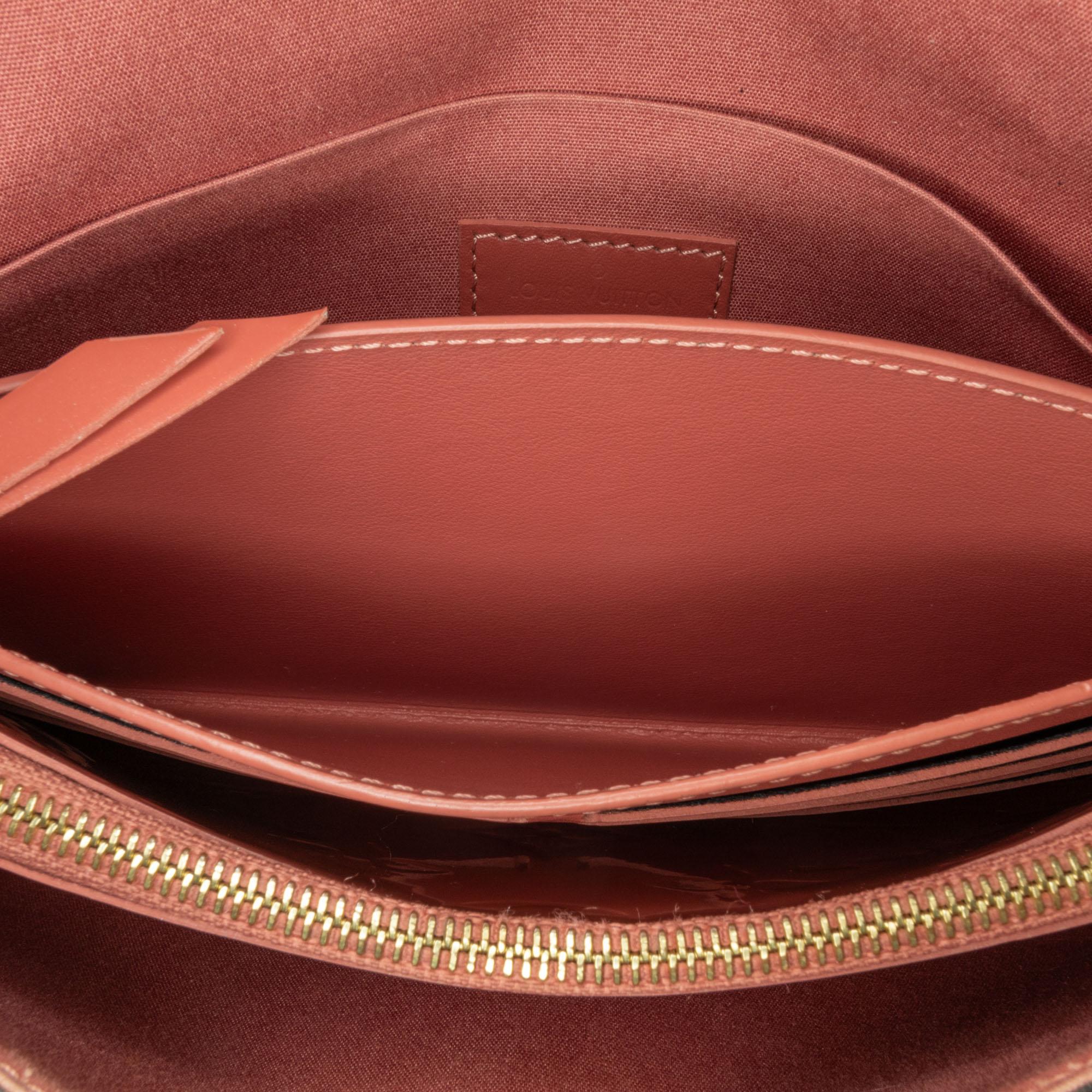 Louis Vuitton Monogram Vernis Pochette Felicie Valentine Dog (SHG-MbxcoD)