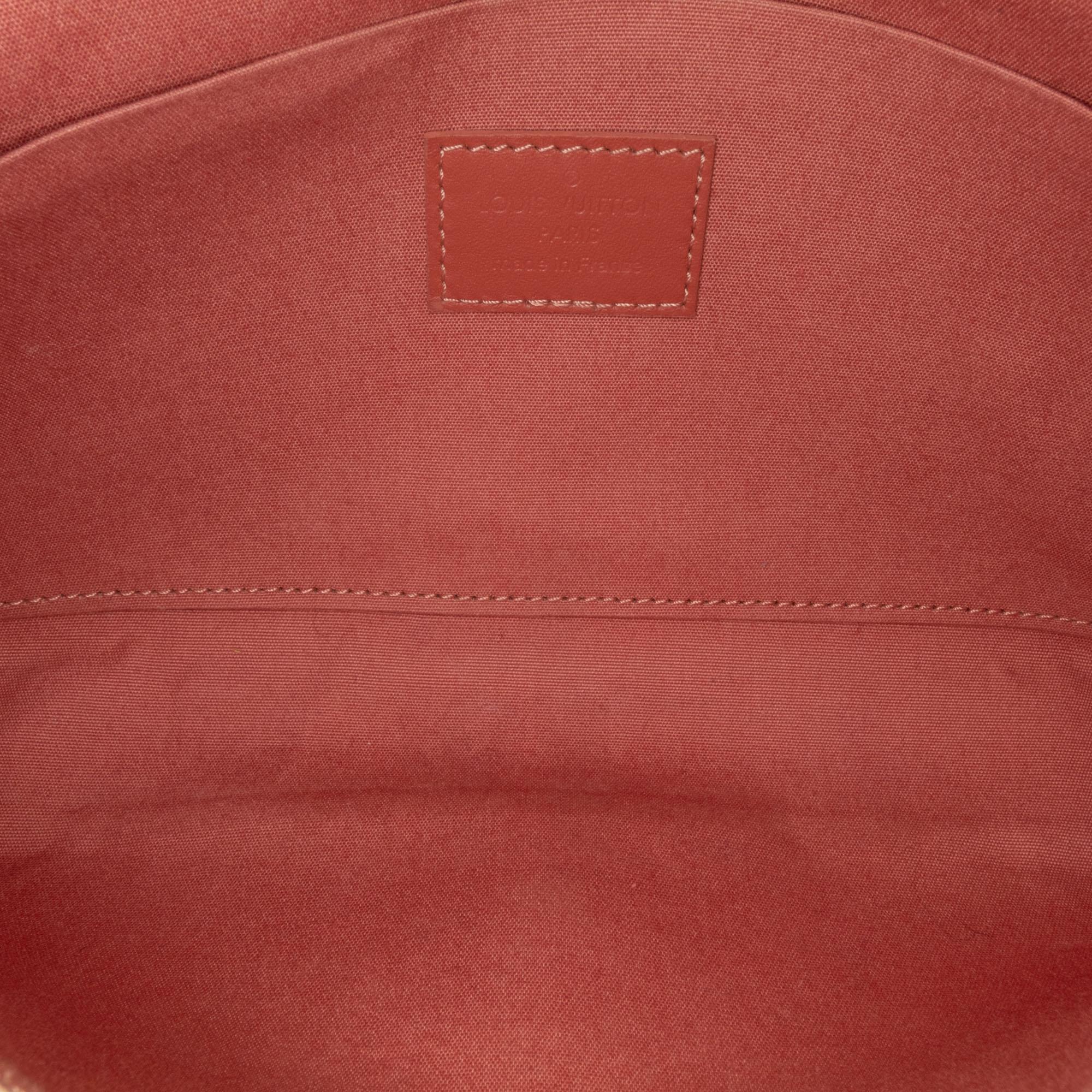Louis Vuitton Monogram Vernis Pochette Felicie Valentine Dog (SHG-MbxcoD)