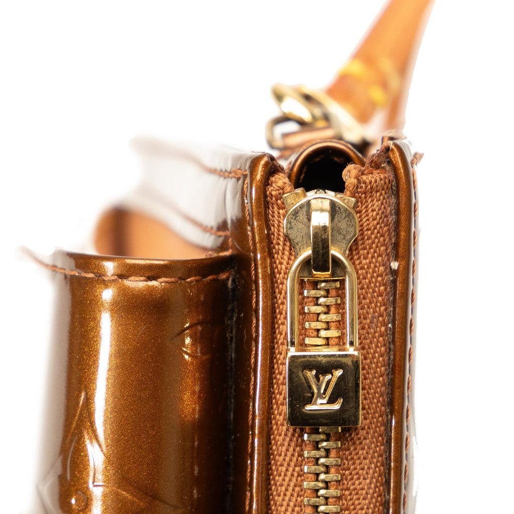 Louis Vuitton Monogram Vernis Pochette Mott (SHG-j3KnDR)