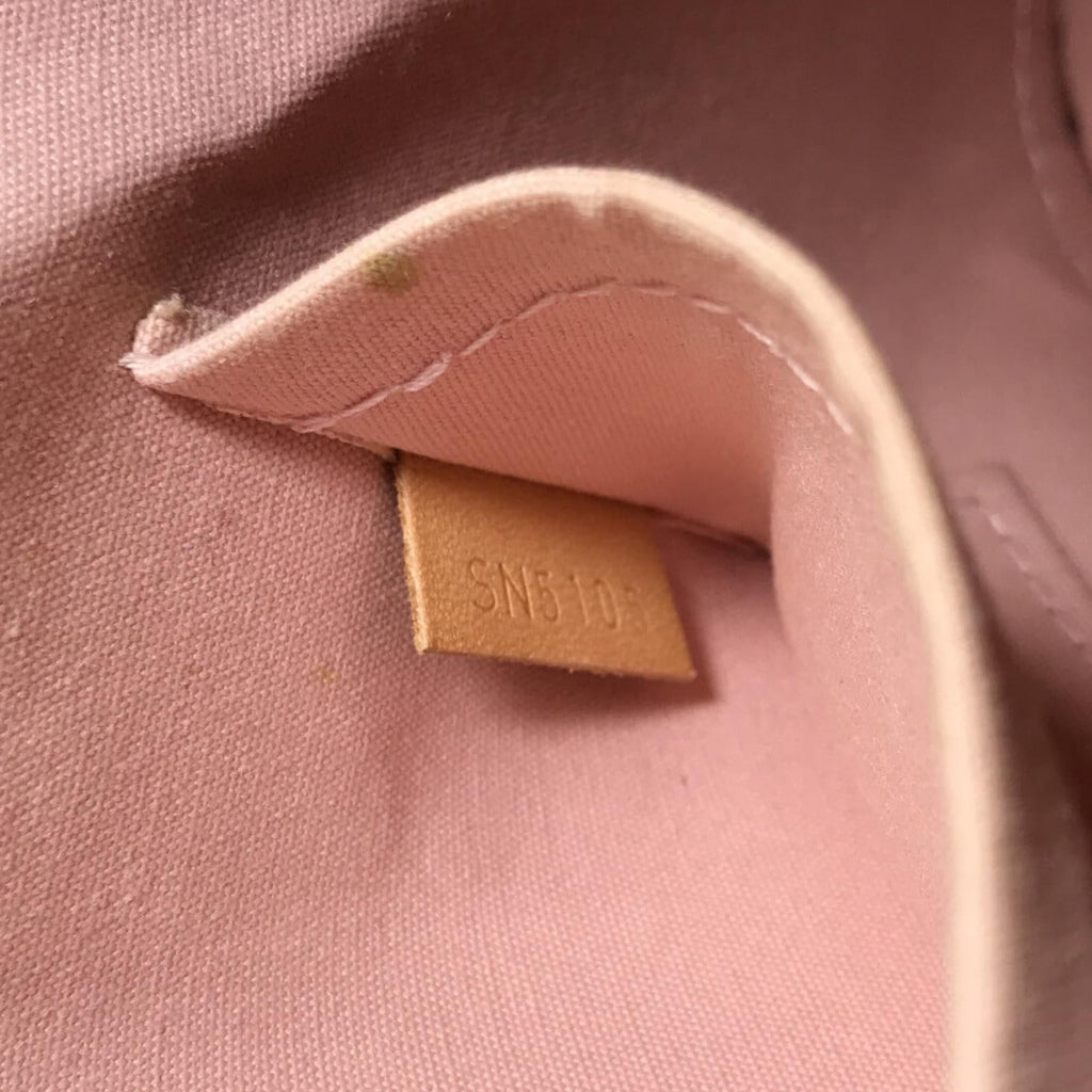 Louis Vuitton Monogram Vernis Rayures Alma BB (SHG-JU3Da7)