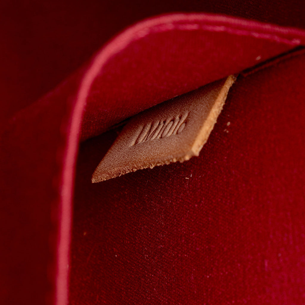 Louis Vuitton Monogram Vernis Roxbury Drive Clutch (SHF-pLf78E)