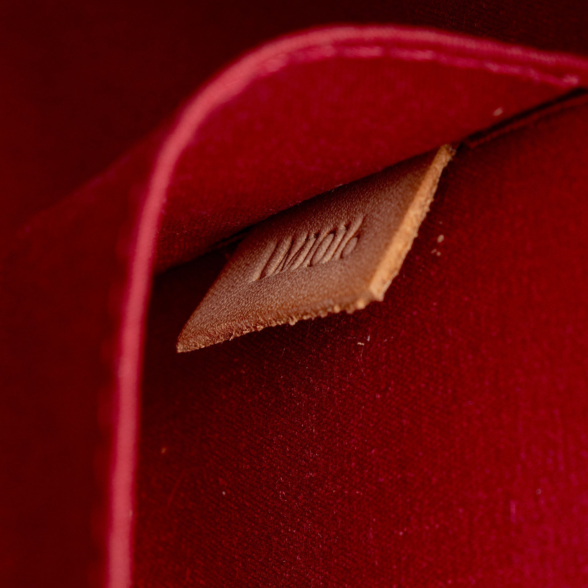 Louis Vuitton Monogram Vernis Roxbury Drive Clutch (SHF-pLf78E)