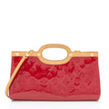 Louis Vuitton Monogram Vernis Roxbury Drive Clutch (SHF-OFeEM8)