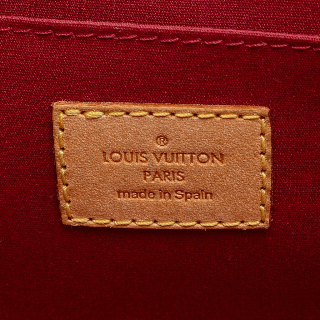 Louis Vuitton Monogram Vernis Roxbury Drive Clutch (SHF-OFeEM8)