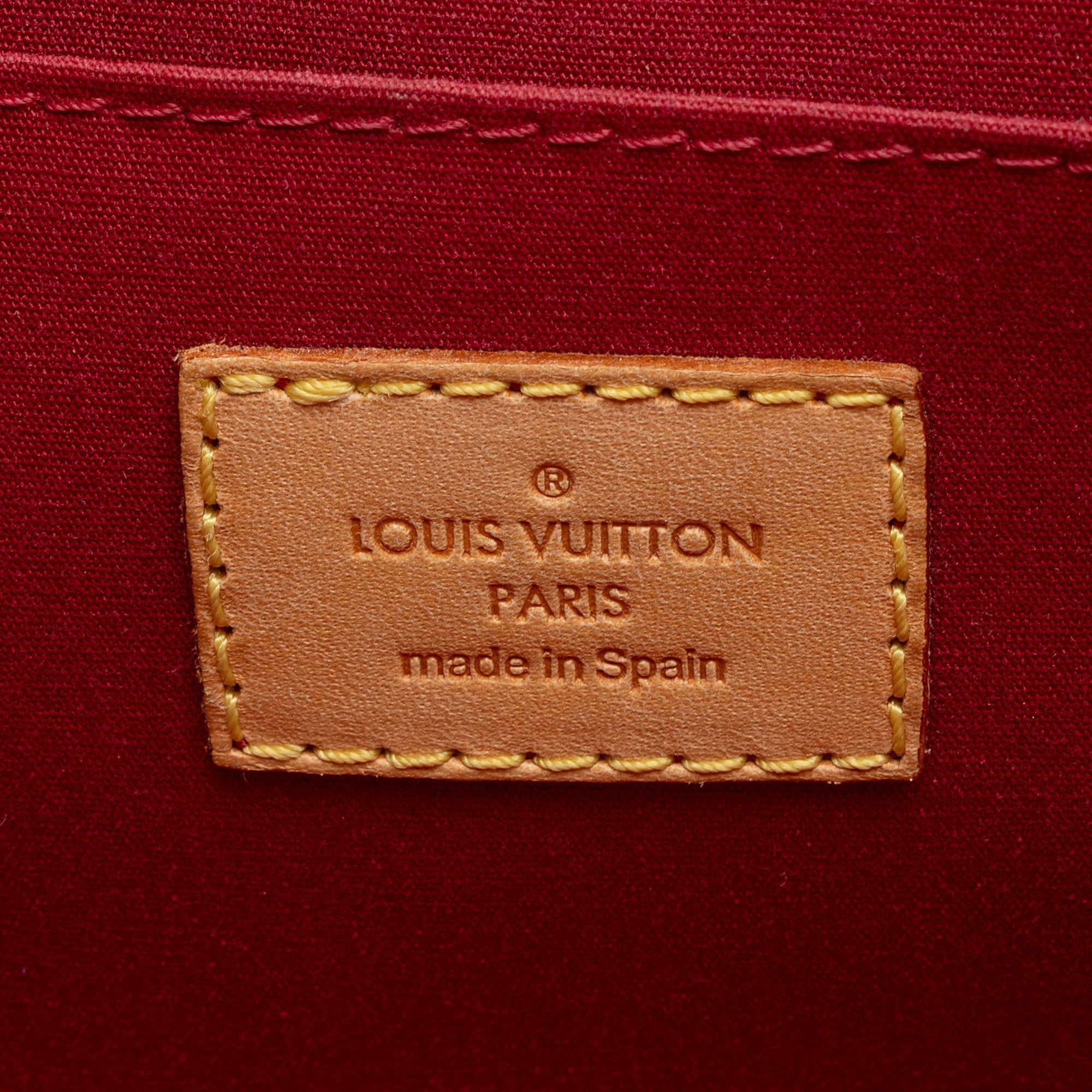 Louis Vuitton Monogram Vernis Roxbury Drive Clutch (SHF-OFeEM8)