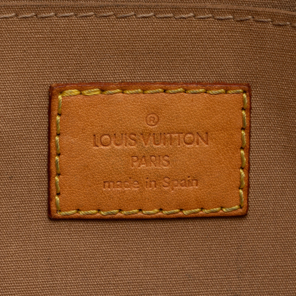 Louis Vuitton Monogram Vernis Roxbury Drive Clutch (SHF-KaFdPJ)