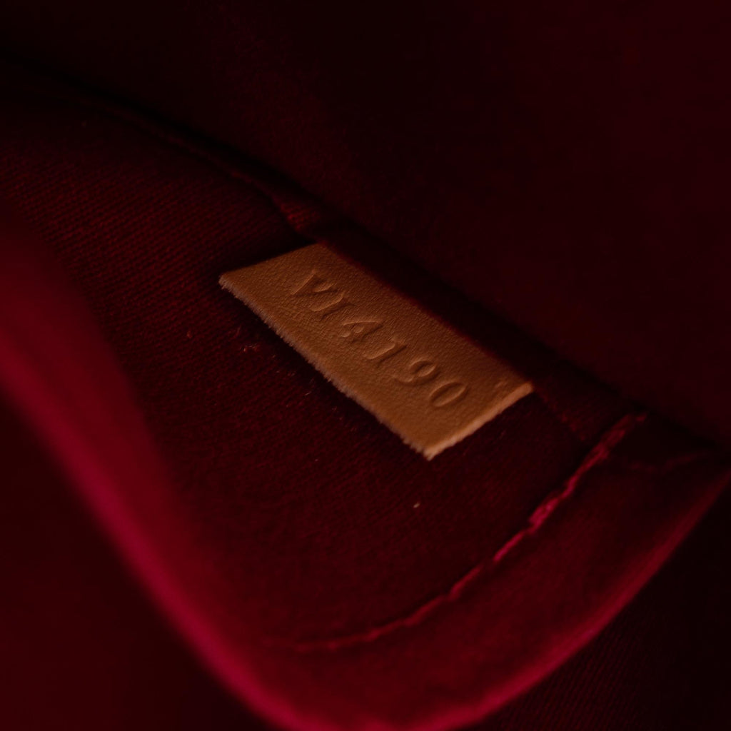Louis Vuitton Monogram Vernis Sherwood PM (SHG-FT2esn)