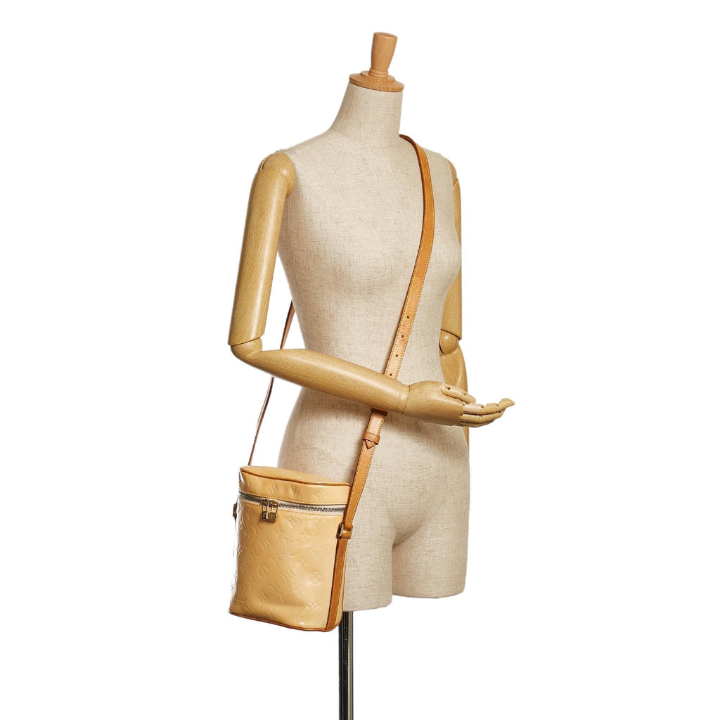 Louis Vuitton Monogram Vernis Sullivan Vertical (SHG-34873)