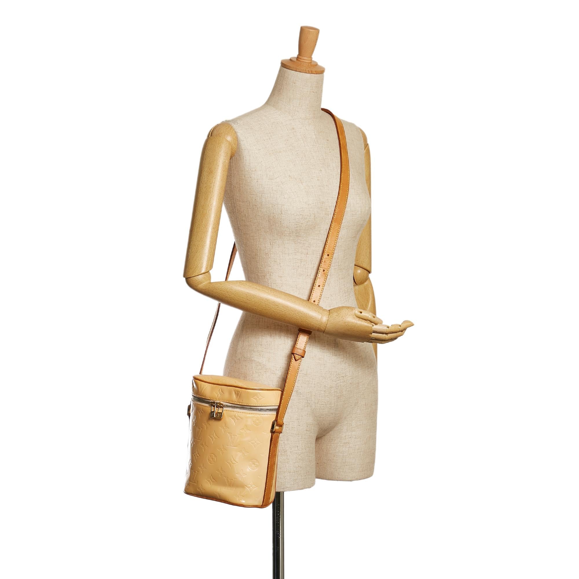 Louis Vuitton Monogram Vernis Sullivan Vertical (SHG-34873)