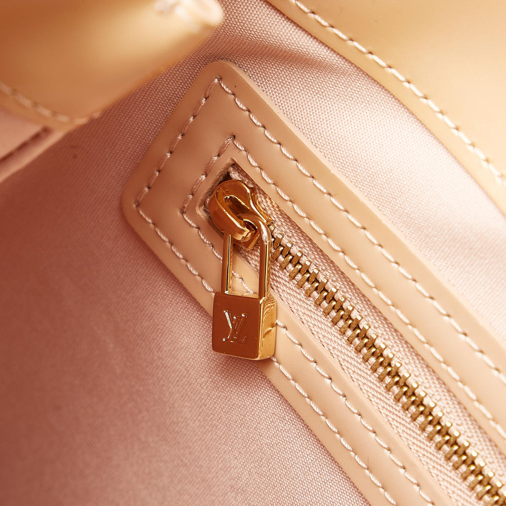 Louis Vuitton Monogram Vernis Wilshire PM (SHG-34983)