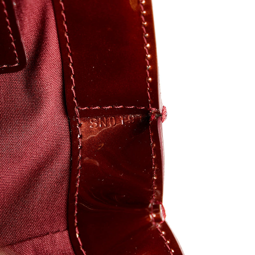Louis Vuitton Monogram Vernis Wilshire PM (SHG-3zphEv)