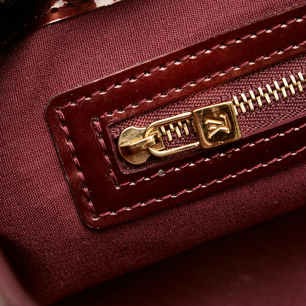 Louis Vuitton Monogram Vernis Wilshire PM (SHG-3zphEv)