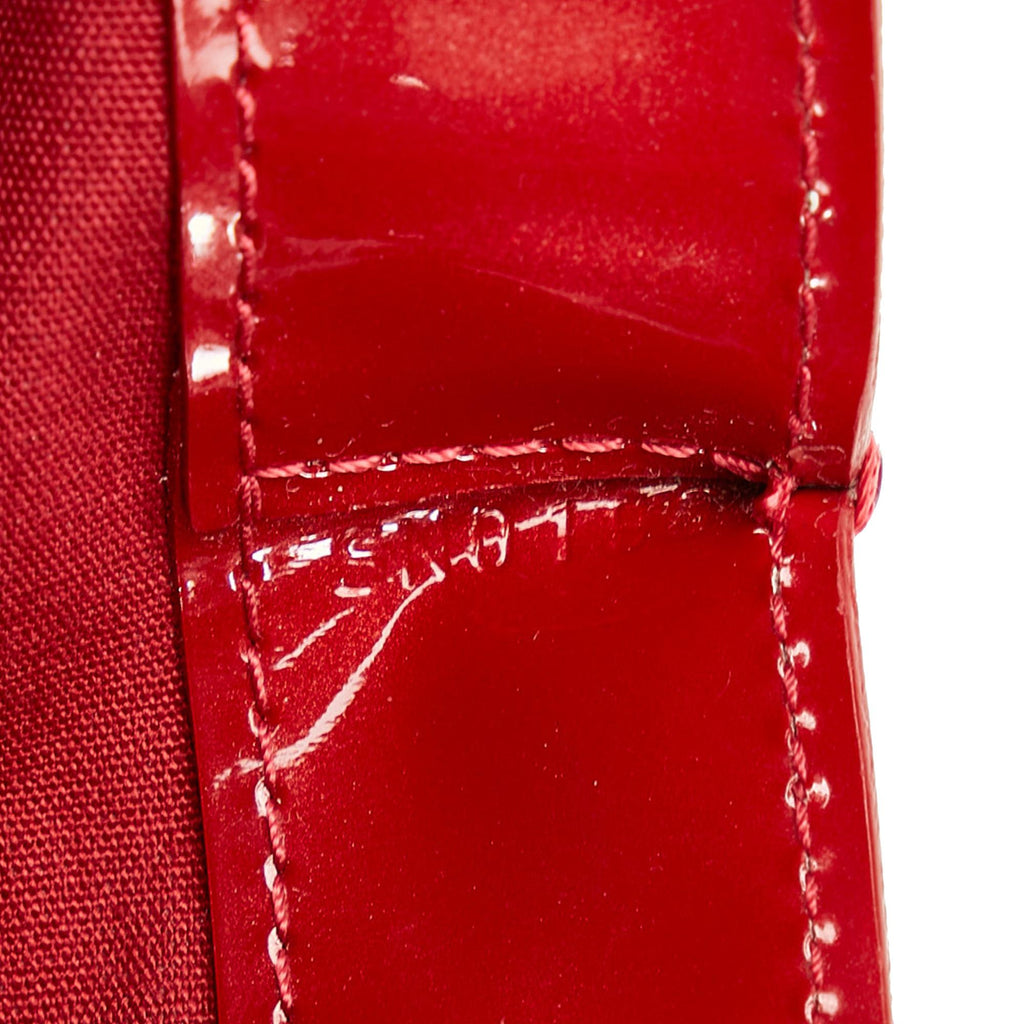 Louis Vuitton Monogram Vernis Wilshire PM (SHG-j2mK2w)
