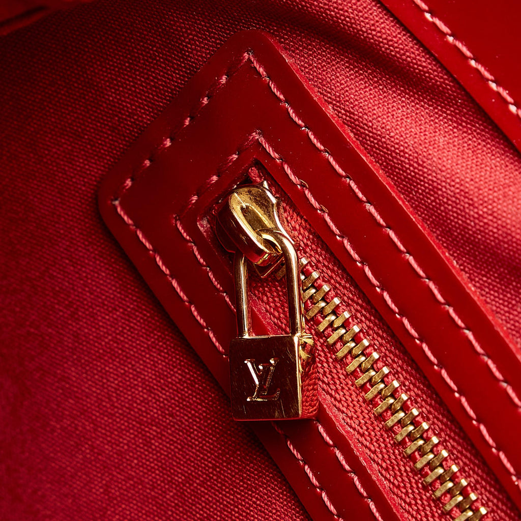Louis Vuitton Monogram Vernis Wilshire PM (SHG-j2mK2w)