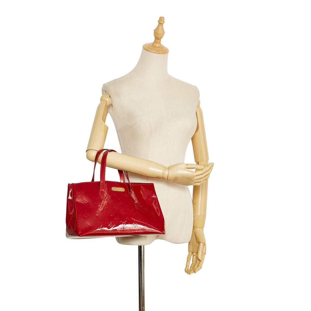 Louis Vuitton Monogram Vernis Wilshire PM (SHG-j2mK2w)